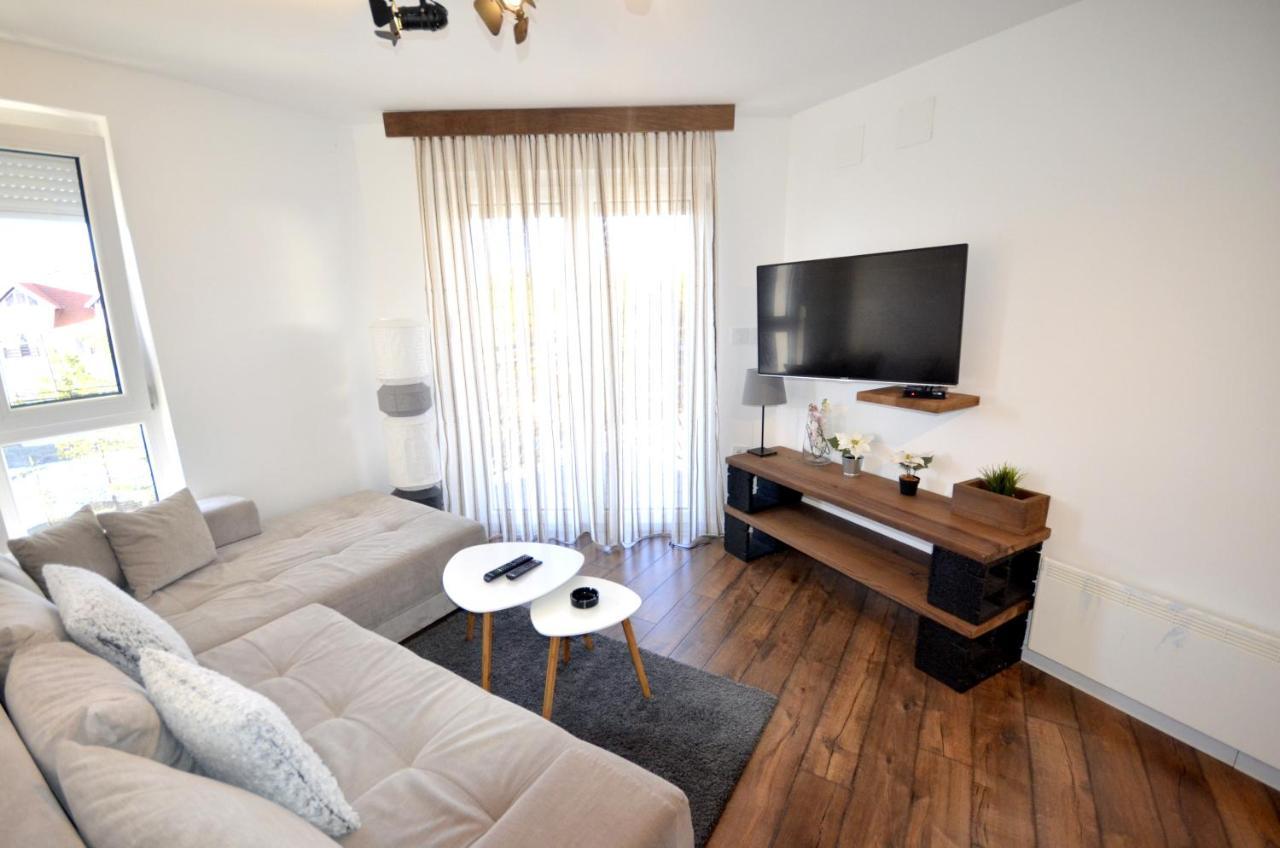 C L E A N&C O Z Y Apartmani Divcibare Exterior photo