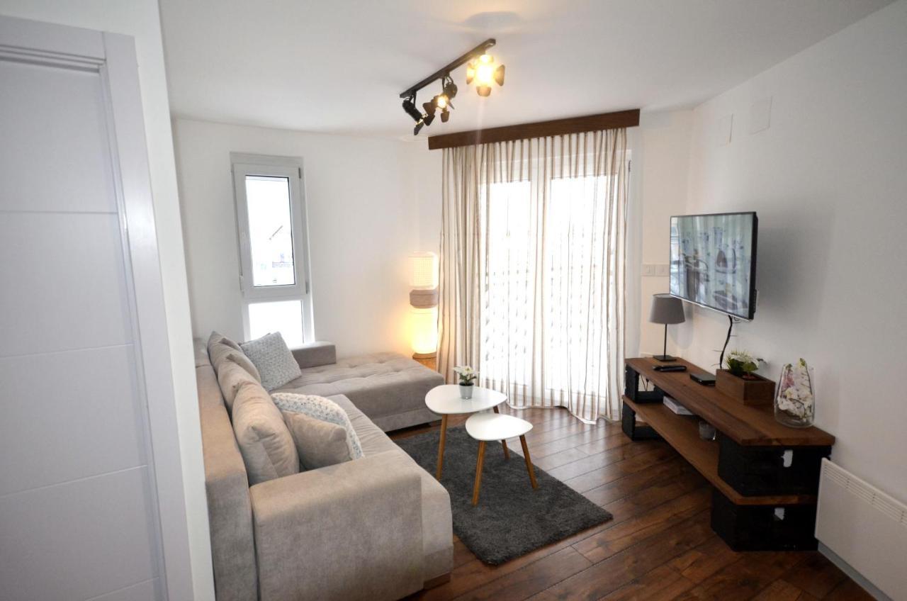 C L E A N&C O Z Y Apartmani Divcibare Exterior photo