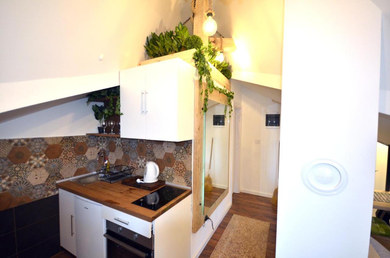 C L E A N&C O Z Y Apartmani Divcibare Exterior photo